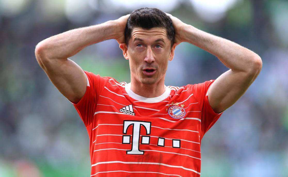 莱万多夫斯基迎来二十赛季高光表现，加拿大队球迷沸腾！